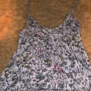 Floral cropped blouse. V neck. Perfect condition. Size small/ fits like medium.